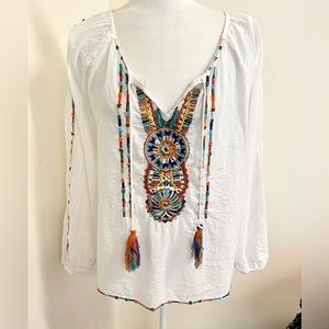 Gorgeous FREEWAY Anthropologie White Embroidered Bell Sleeve Peasant blouse!